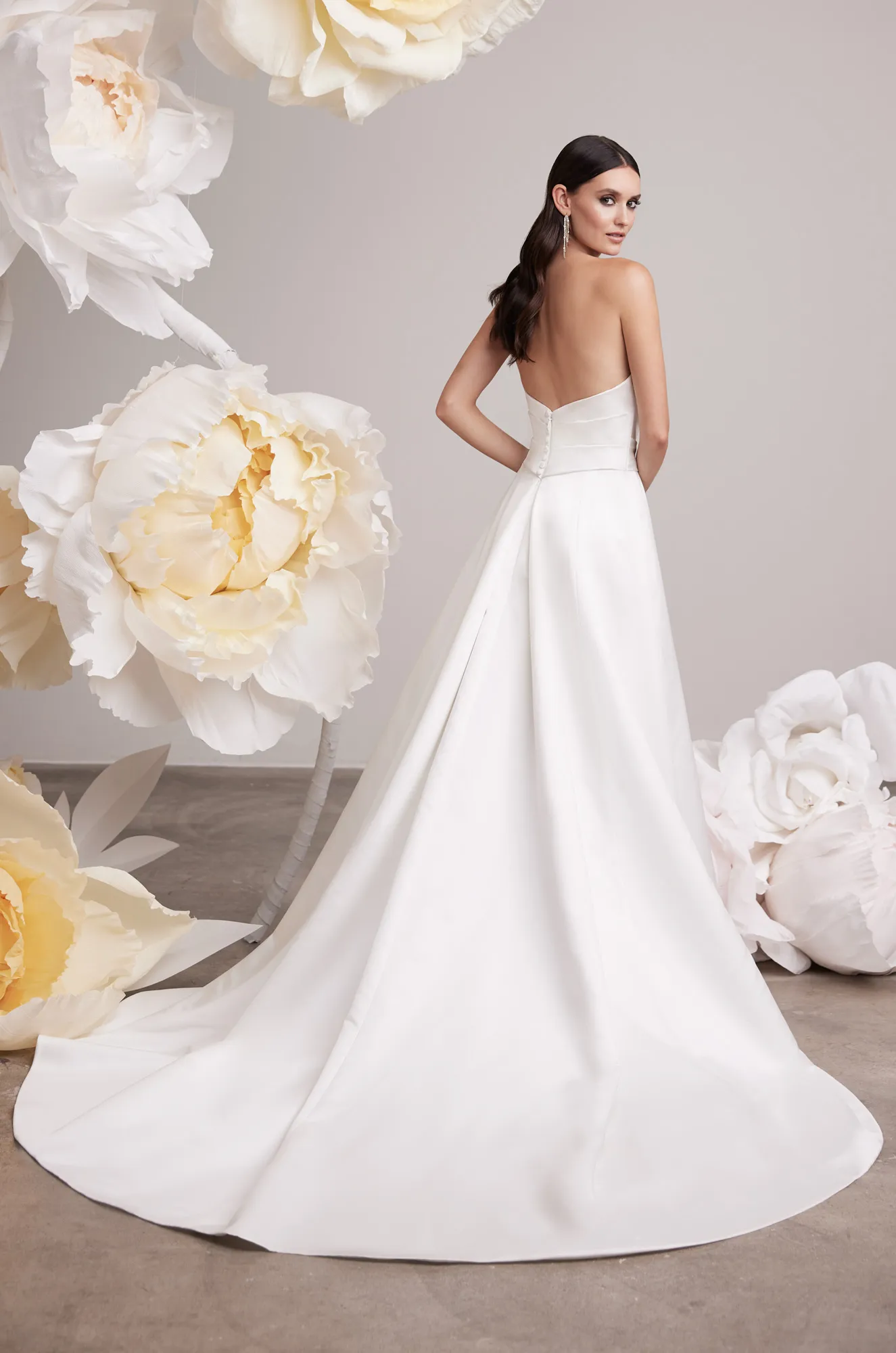M2528 | Timeless Crepe Wedding Dress