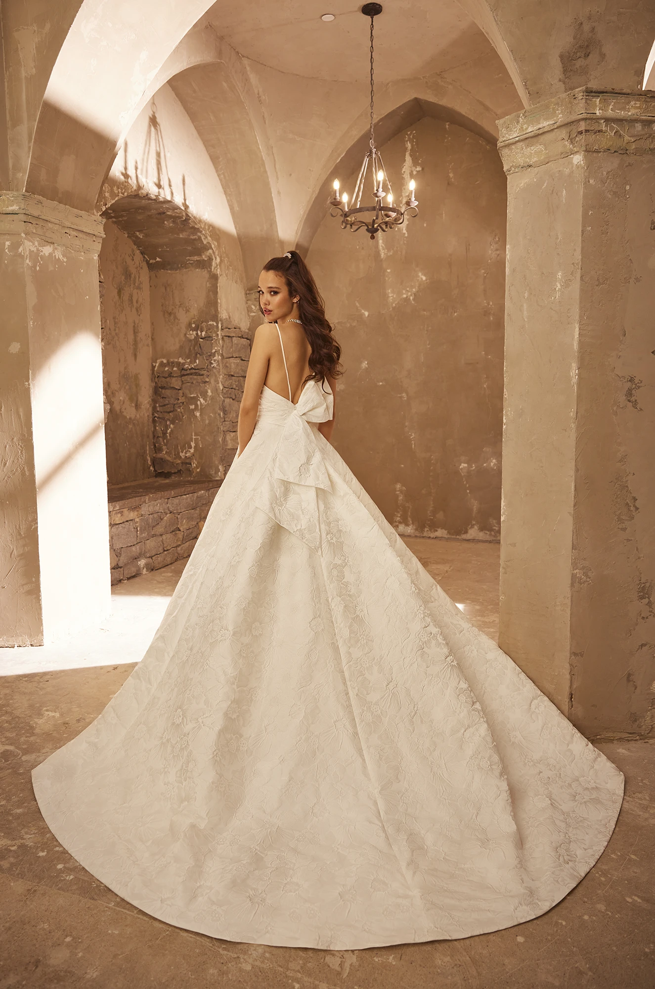 P5111 | Brocade Wedding Dress with Sweetheart Neckline