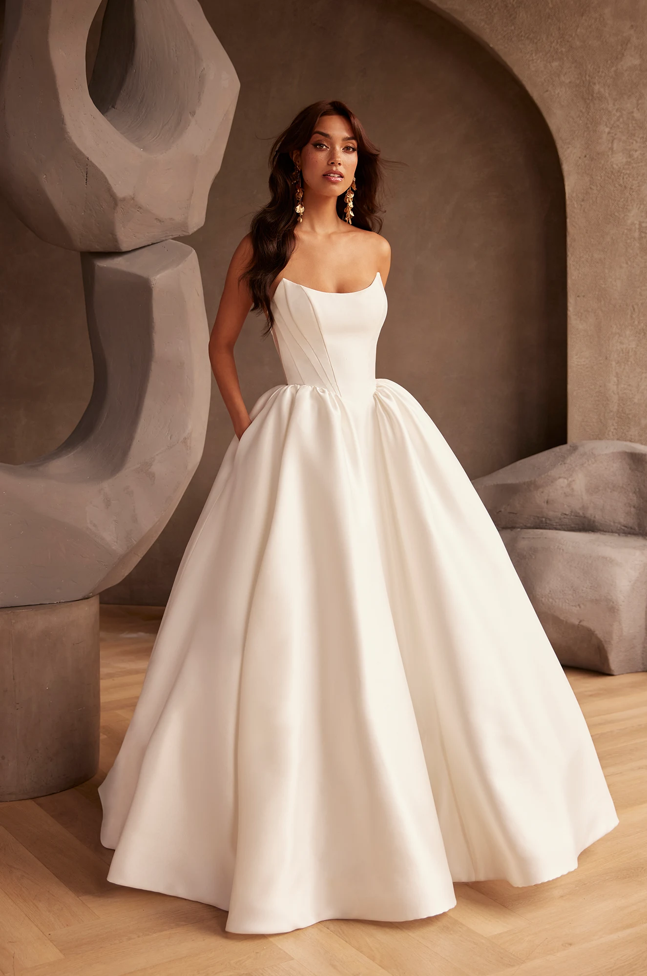 パーティードレス Isabel Draped Side Peplum Dress Glitter Lace Peplum Sheath Dress | David's Bridal